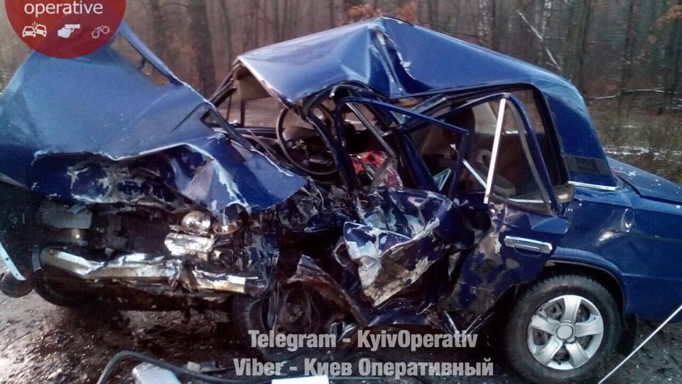 У ДТП в Києві п'ять автомобілів зім'яло, як бляшанки: фото з місця смертельної аварії