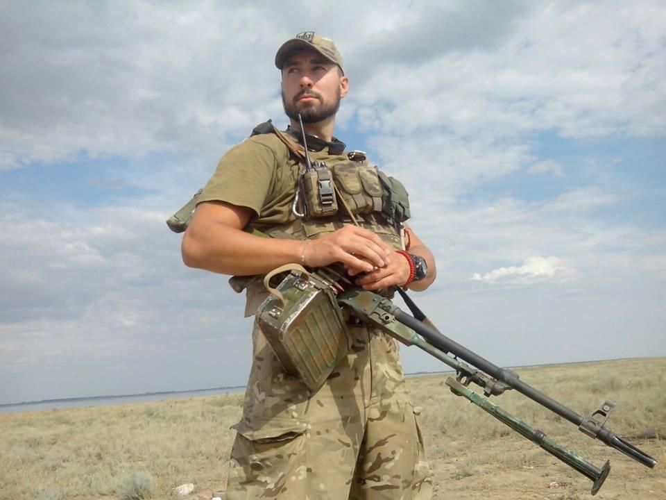 Війна зводить різних чоловіків у братство: спогади про фронт молодого бійця ЗСУ "Сокола"