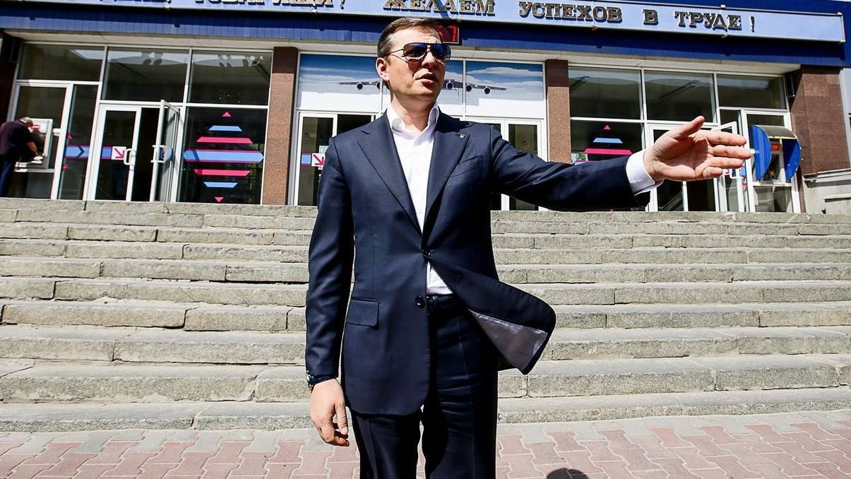 Ляшко похвастался неожиданным подарком и поозорничал с ним Ляшко похвастался неожиданным подарком и поозорничал с ним