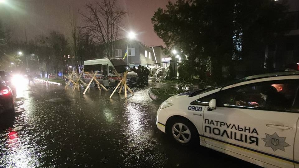 Блокування каналу NewsOne у Києві: активісти висунули свої вимоги Блокування каналу NewsOne у Києві: активісти висунули свої вимоги