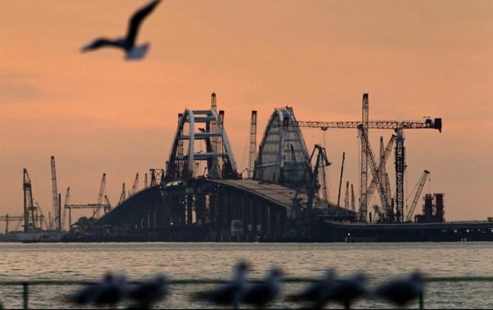 Как Россия поспешно строит Керченский мост в оккупированном Крыму: свежие фото