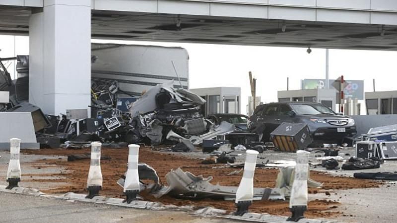 Смертельна ДТП на автобані в Каліфорнії: вантажівка влетіла у чергу автомобілів Смертельна ДТП на автобані в Каліфорнії: вантажівка влетіла у чергу автомобілів