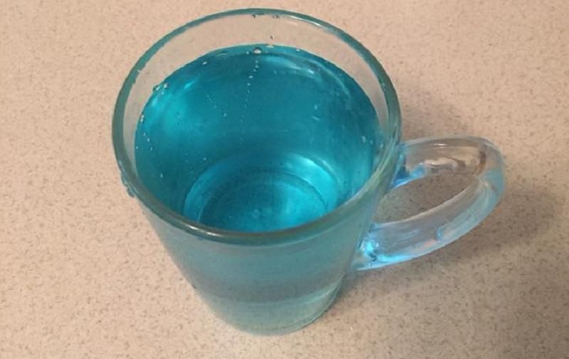 В киянки з крану потекла вода незвичного кольору: фото