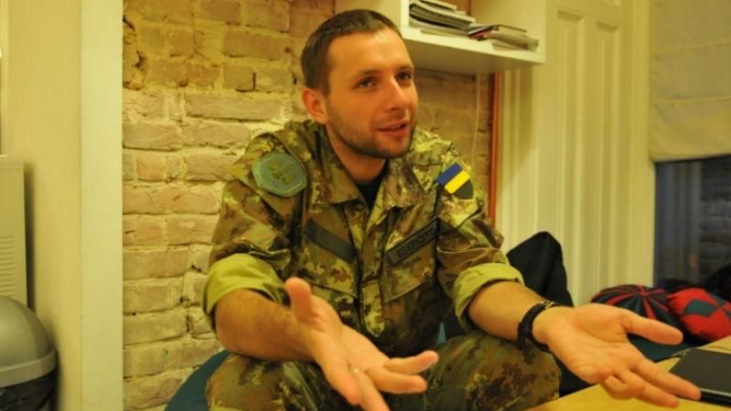 Парасюк снова устроил драку: в суде ударил полицейского: видео