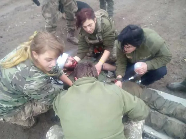 На Донбасі важко поранили добровольця АТО у голову