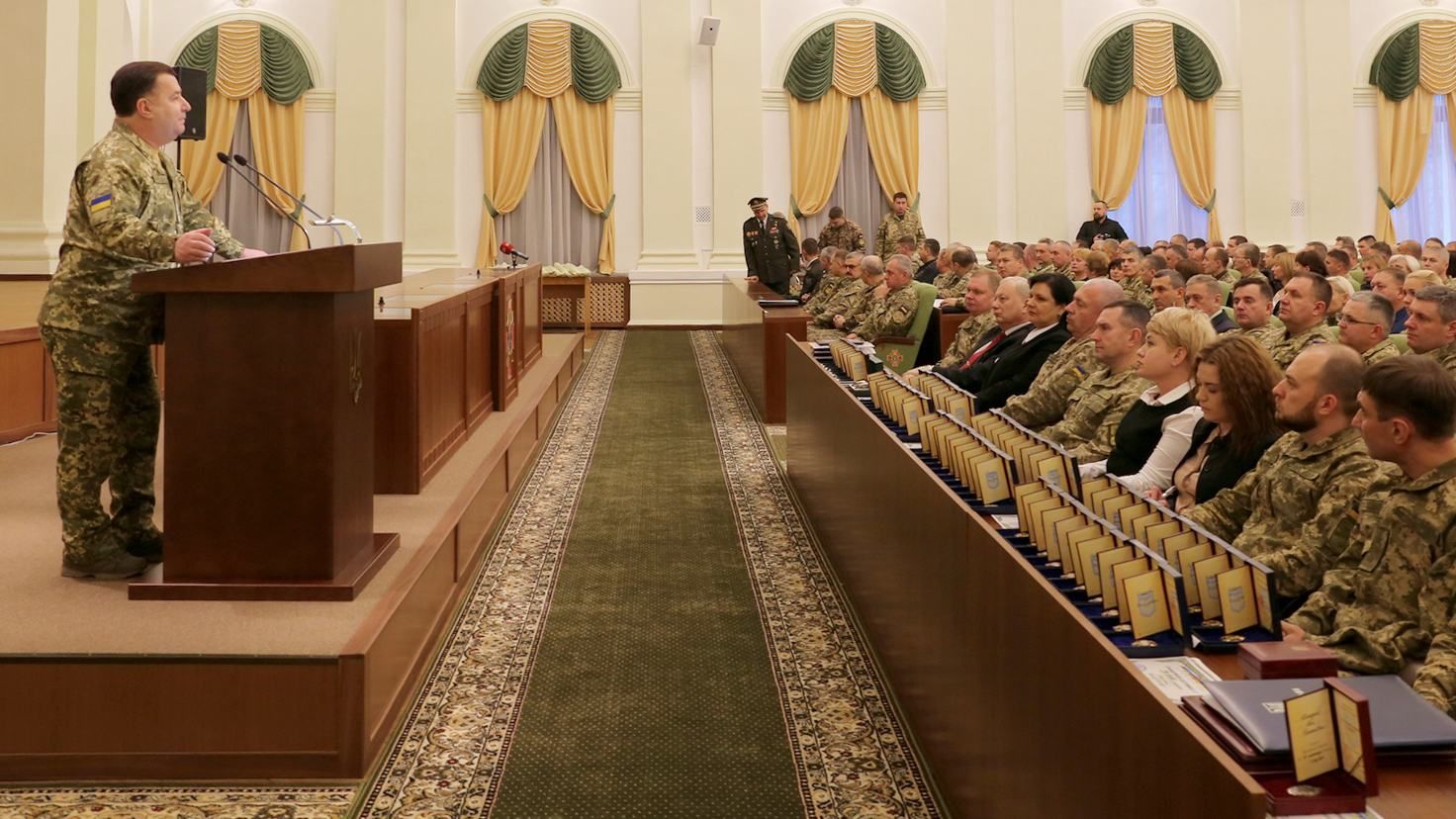 Полторак похвалився армією ЗСУ та нагородив українських військових: фото Полторак похвалився армією ЗСУ та нагородив українських військових: фото