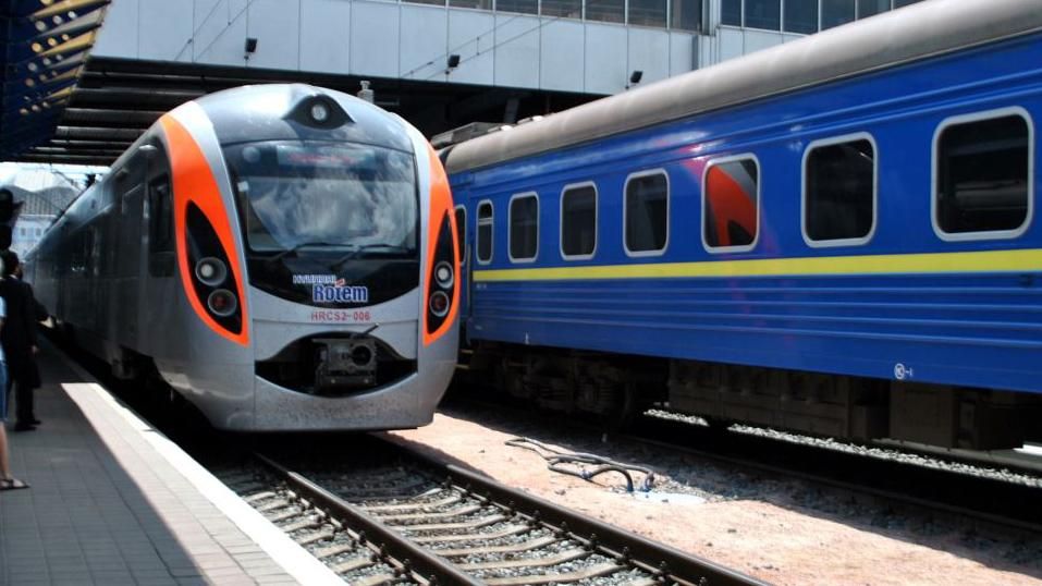 "Укрзализныця" запускает 11 новых поездов и меняет движение 4 маршрутов: список