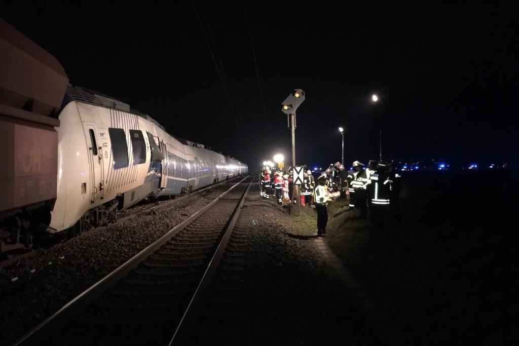 В Германии столкнулись два поезда, пострадали полсотни человек