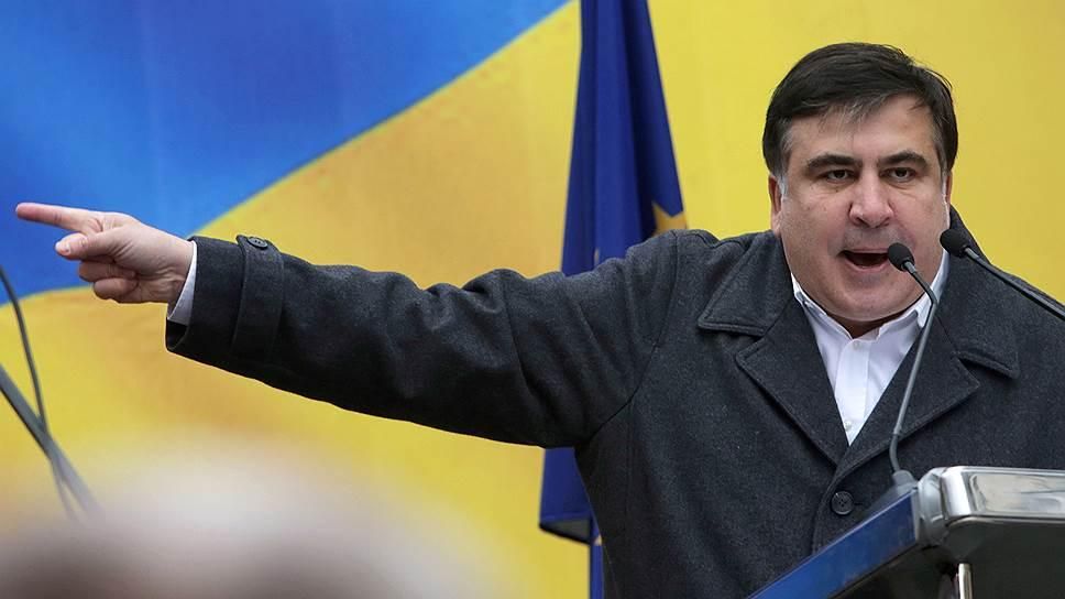 Саакашвили обратился к Порошенко из-за штурма палаточного городка в Киеве