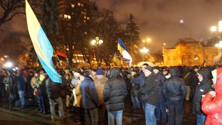 Що відбувається під Радою після штурму наметового містечка: відео з місця подій Що відбувається під Радою після штурму наметового містечка: відео з місця подій