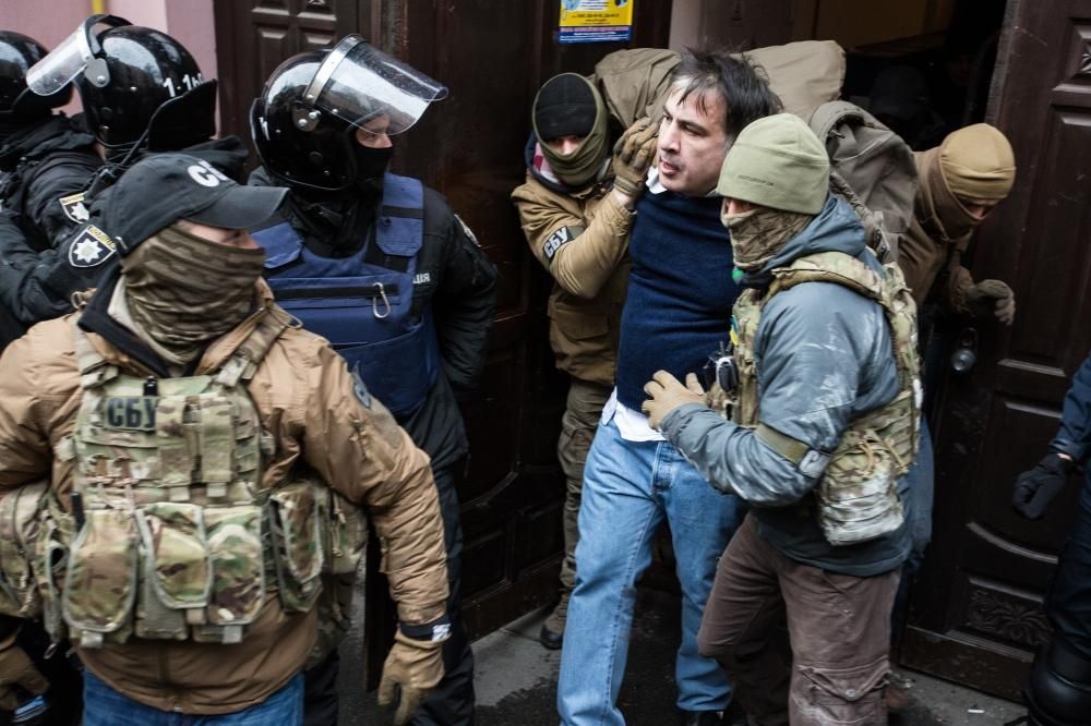 Карикатурист дотепно зобразив суперечку між Саакашвілі та Порошенком Карикатурист дотепно зобразив суперечку між Саакашвілі та Порошенком