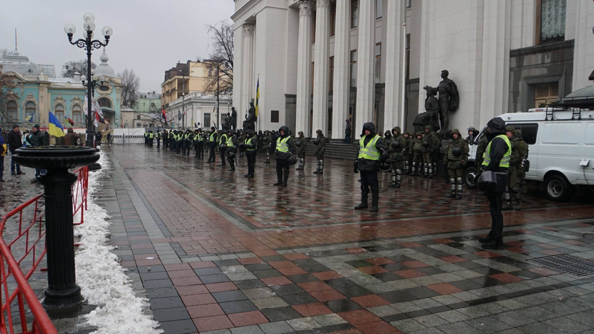 Як депутати відреагували на ранковий штурм наметового містечка під Радою