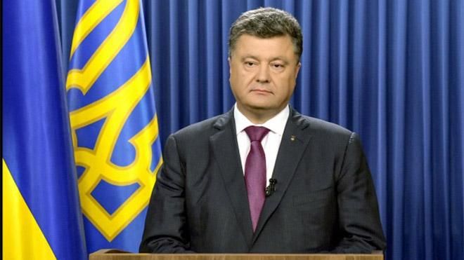 Порошенко прилетів на гвинтокрилі на Львівщину, аби привітати військових 