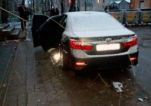 Підрив авто поліцейського у Харкові: поліція показала фото та відео Підрив авто поліцейського у Харкові: поліція показала фото та відео