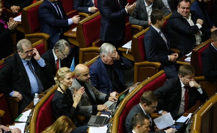 Порошенко прийшов на фракцію: бюджет обіцяють не вночі Порошенко прийшов на фракцію: бюджет обіцяють не вночі