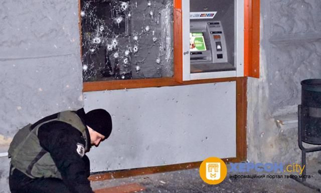 Невідомі підірвали банкомат "Сбербанку" у Херсоні: фото Невідомі підірвали банкомат "Сбербанку" у Херсоні: фото