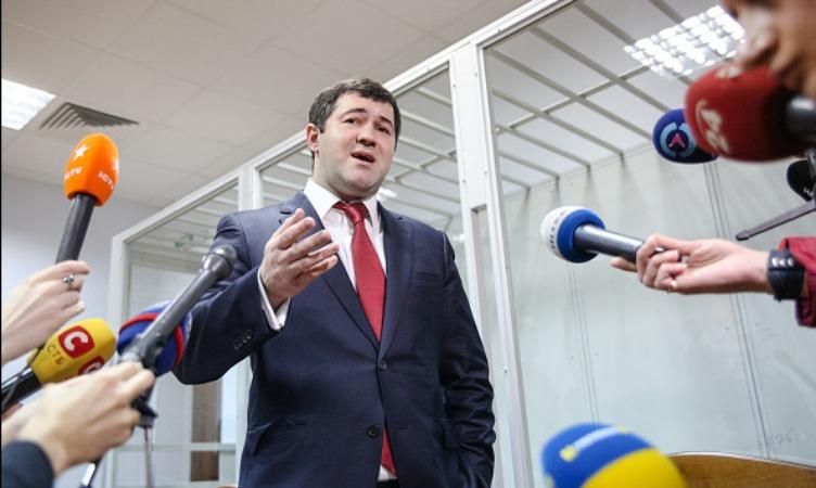 Адвокати Насірова хочуть, щоб обвинувальний акт зачитували повністю: це може зайняти 3 місяці Адвокати Насірова хочуть, щоб обвинувальний акт зачитували повністю: це може зайняти 3 місяці