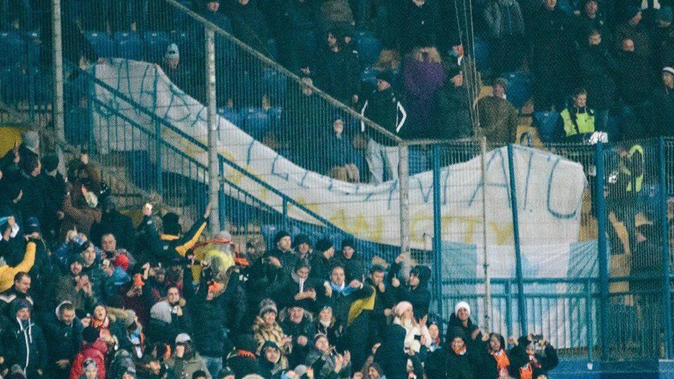 "Слава героям АТО": фаны "Манчестер Сити" во время матча почтили защитников Украины