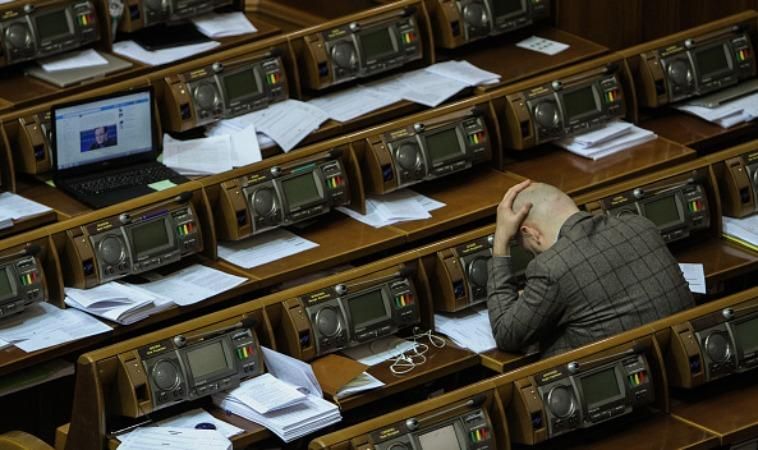 Після бюджетного вечора нардепи вирішили не приходити на роботу у п'ятницю Після бюджетного вечора нардепи вирішили не приходити на роботу у п'ятницю