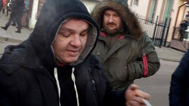 Водій маршрутки нахамив матері загиблого бійця АТО: з'явилось відео Водій маршрутки нахамив матері загиблого бійця АТО: з'явилось відео