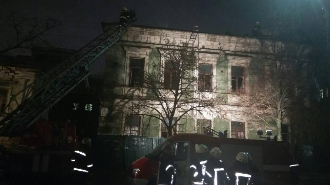 В Киеве на Подоле горела историческая памятка: опубликовано фото В Киеве на Подоле горела историческая памятка: опубликовано фото