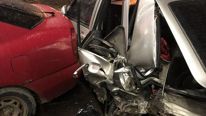 Пьяный водитель за рулем разбил несколько автомобилей, в которых находились дети Пьяный водитель за рулем разбил несколько автомобилей, в которых находились дети