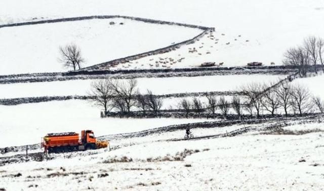 Аномальні снігопади паралізували Великобританію: немає світла, скасовані авіарейси Аномальні снігопади паралізували Великобританію: немає світла, скасовані авіарейси