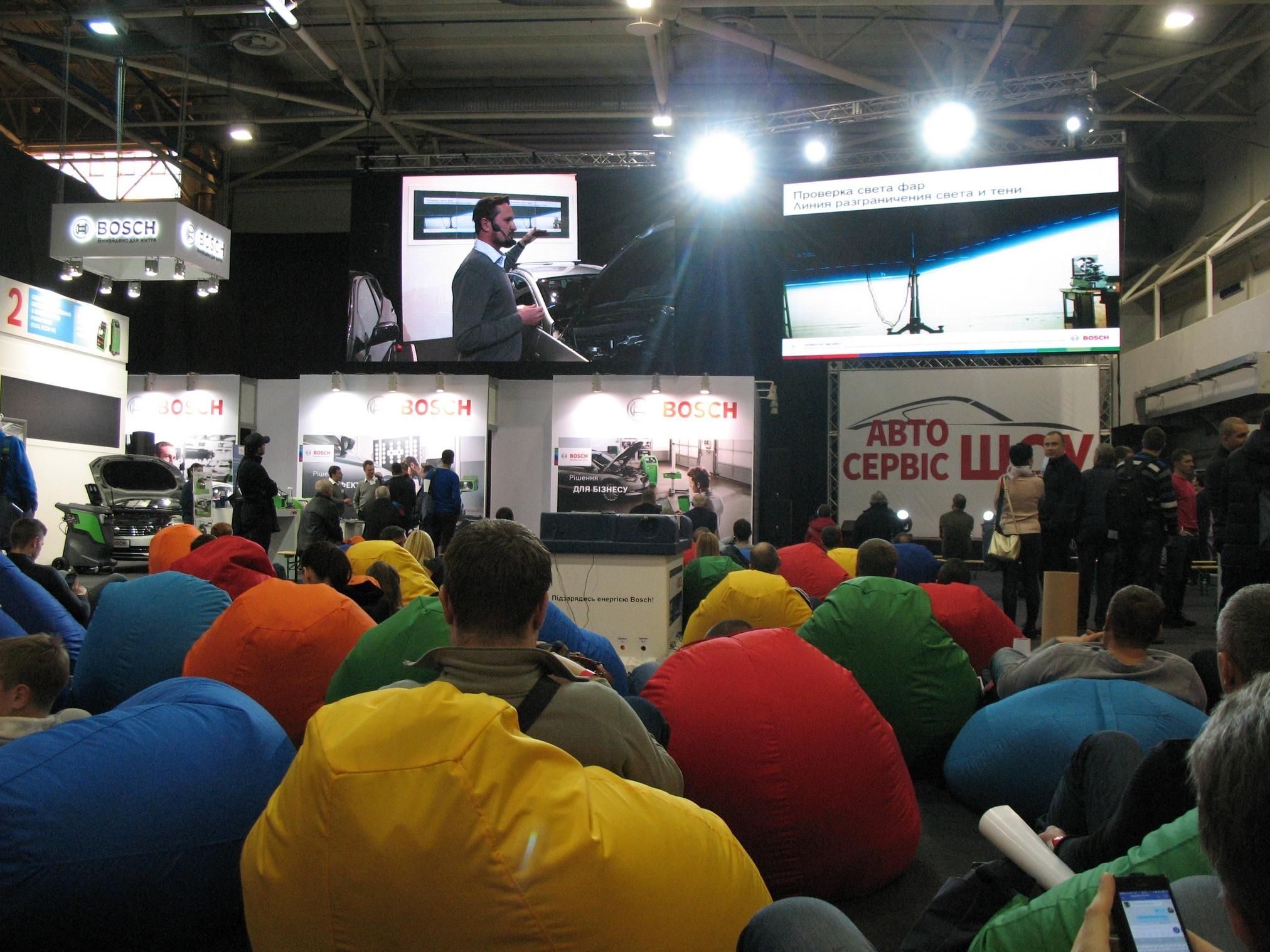 Только для "своих": в Киеве провели закрытую выставку автосервиса Только для "своих": в Киеве провели закрытую выставку автосервиса