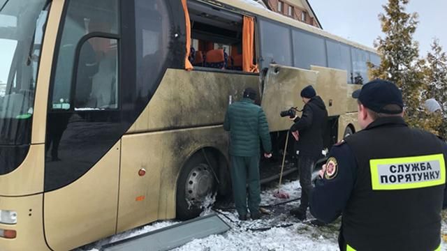Автобус польских туристов под Львовом обстреляли из РПГ-26 Автобус польских туристов под Львовом обстреляли из РПГ-26