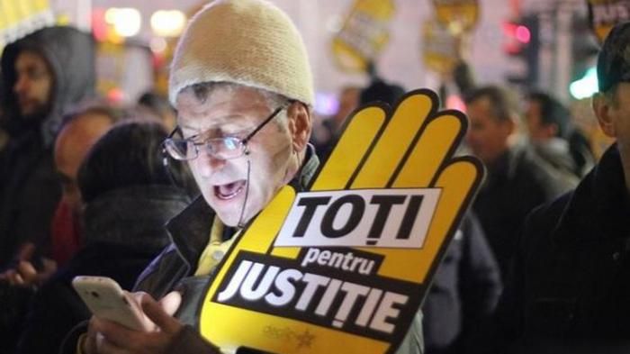 Около 10 тысяч человек вышли на протесты во многих городах Румынии