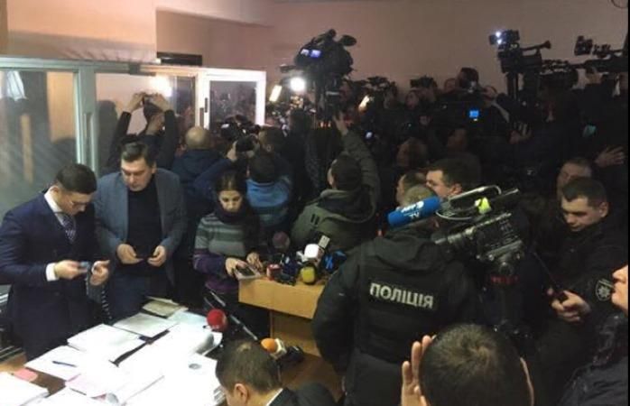 Суд над Саакашвили: из зала суда выгоняют журналистов - фото