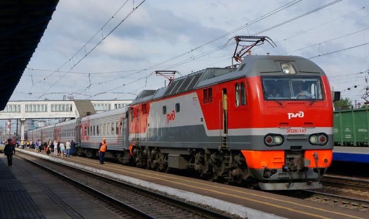 Росія запустила поїзди в обхід України, але не всі