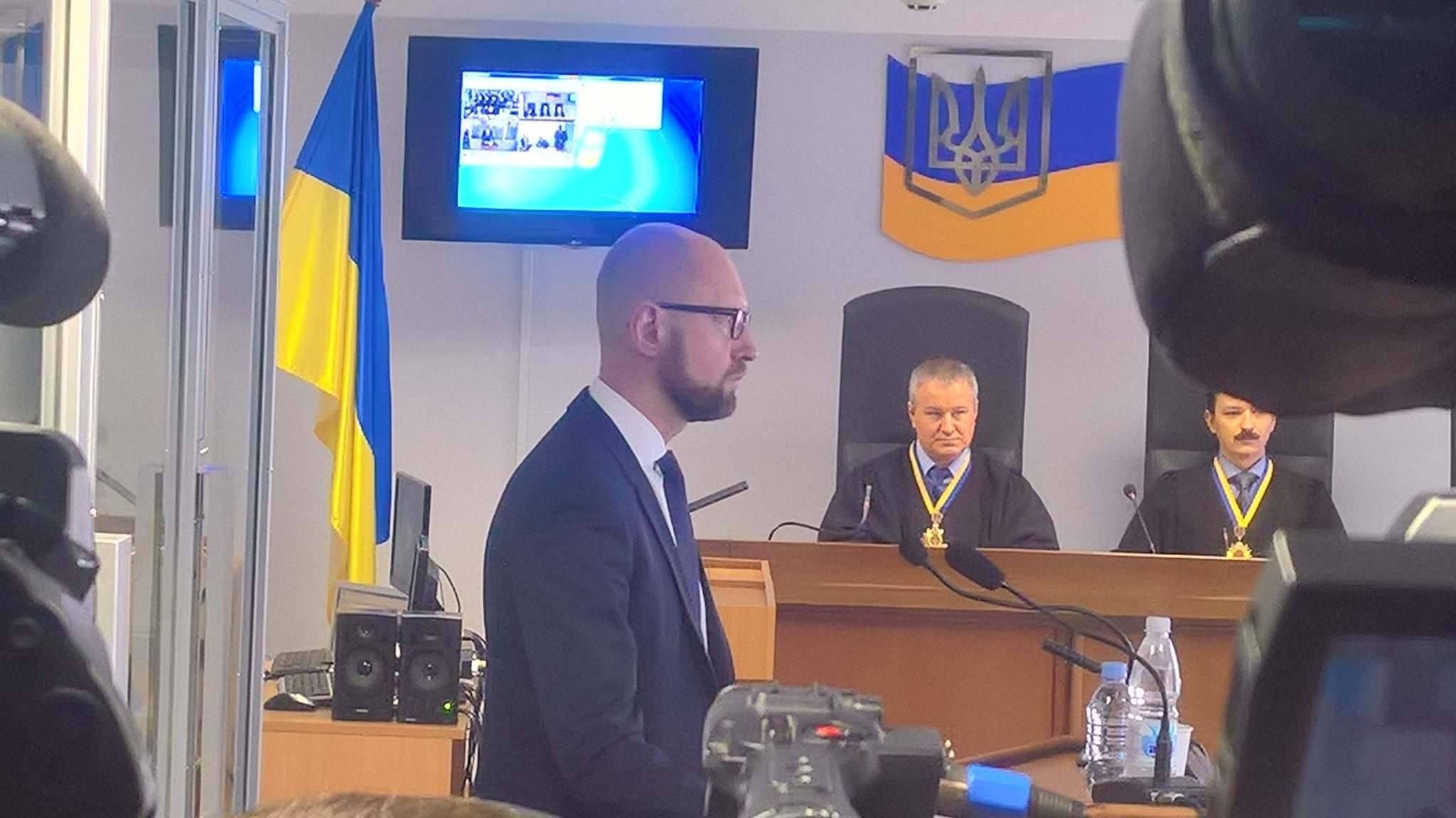 Яценюк у суді розповів, коли і за яких умов востаннє спілкувався з Януковичем