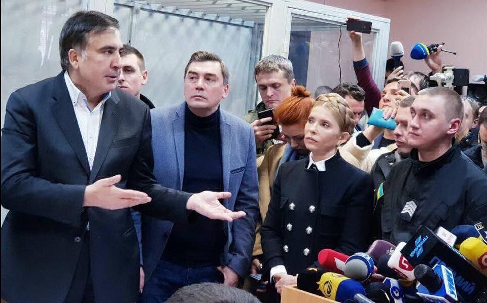 Тимошенко, Гриценко, Добродомов: хто з відомих політиків прийшов підтримати Саакашвілі