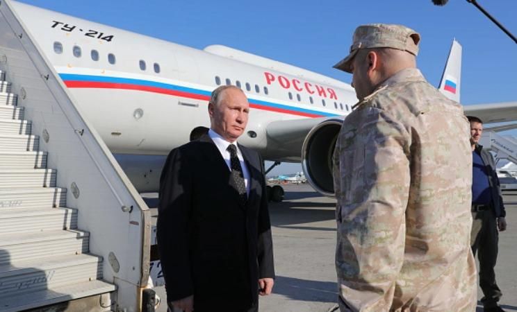 Обнимался с Асадом и чаевничал с военными: чем Путин занимался в Сирии Обнимался с Асадом и чаевничал с военными: чем Путин занимался в Сирии