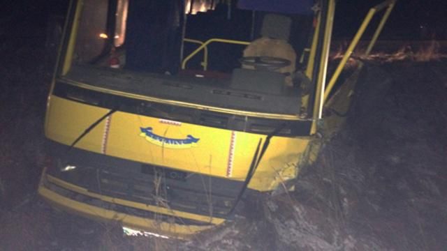 Шкільний автобус потрапив у аварію на Житомирщині: є загиблий