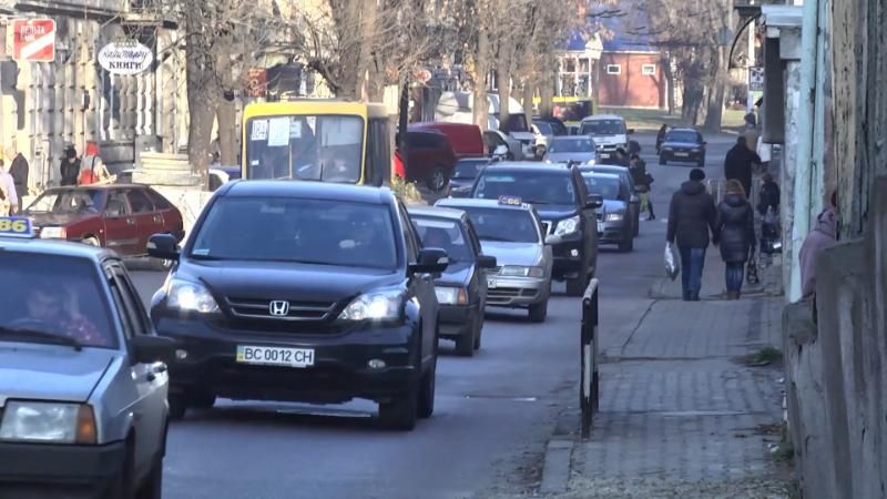 Як львівський водій продовжував притомно керувати автомобілем, заснувши за кермом