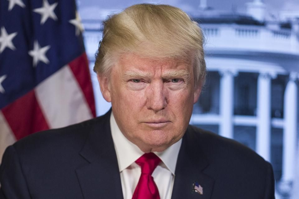 У США сенатори вимагають відставки Трампа через сексуальний скандал У США сенатори вимагають відставки Трампа через сексуальний скандал