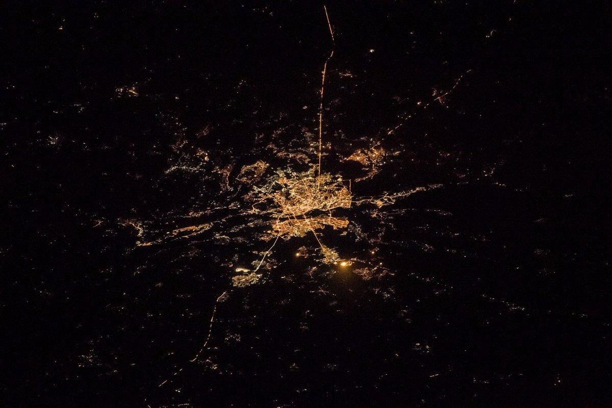 Астронавт показав нічний Київ з космосу: неймовірне фото