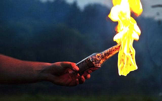 В Одессе в Lexus чиновника бросили коктейль Молотова