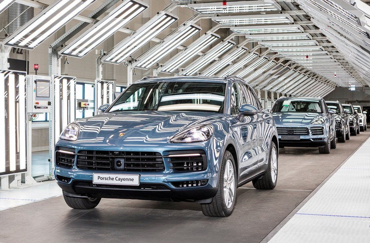 Для виробництва розкішного Porsche Cayenne потрібні українці Для виробництва розкішного Porsche Cayenne потрібні українці