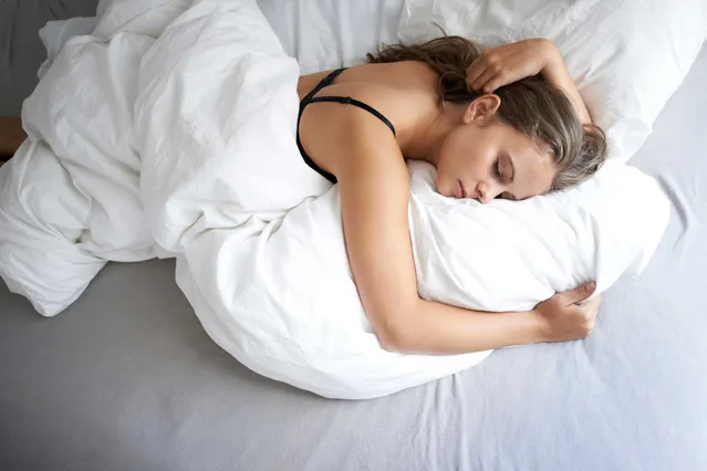Поза для сну на животі корисна для травлення 