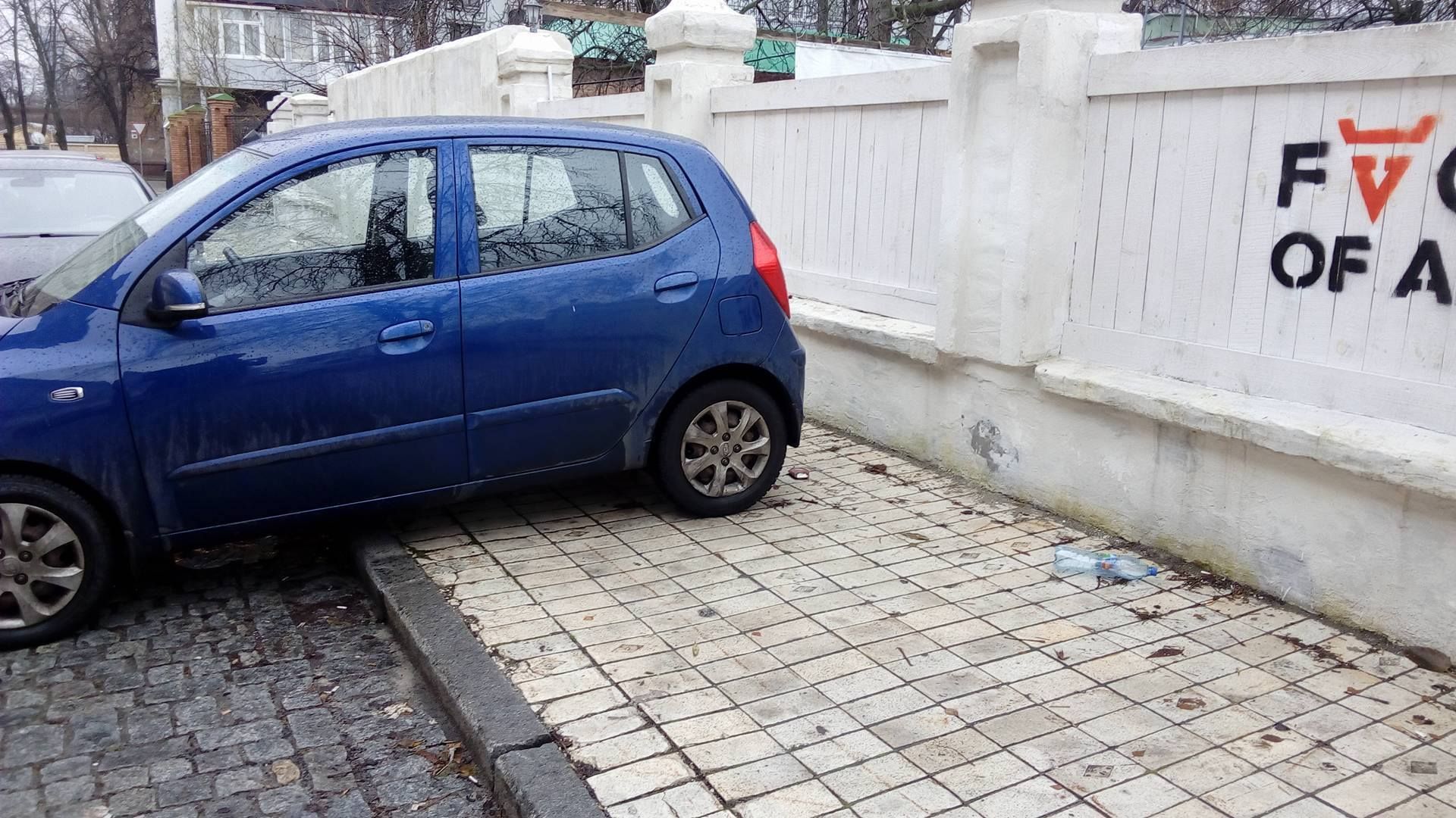 Українські водії не знають правил паркування: опитування