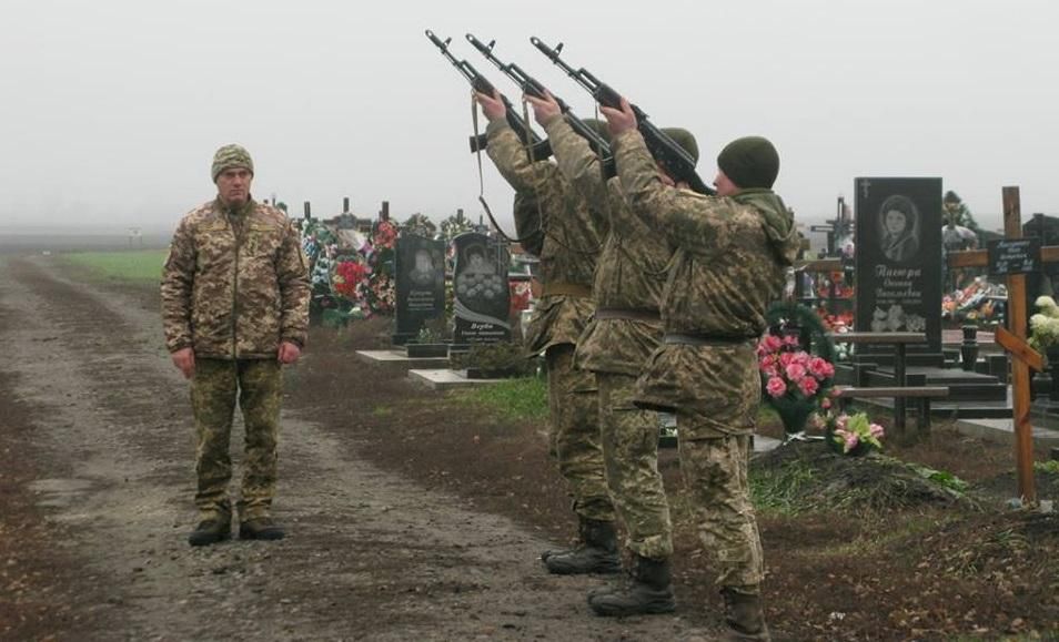На Полтавщине попрощались с молодым бойцом АТО: грустные фото На Полтавщине попрощались с молодым бойцом АТО: грустные фото