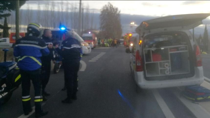 Потяг розірвав на частини шкільний автобус у Франції: є жертви