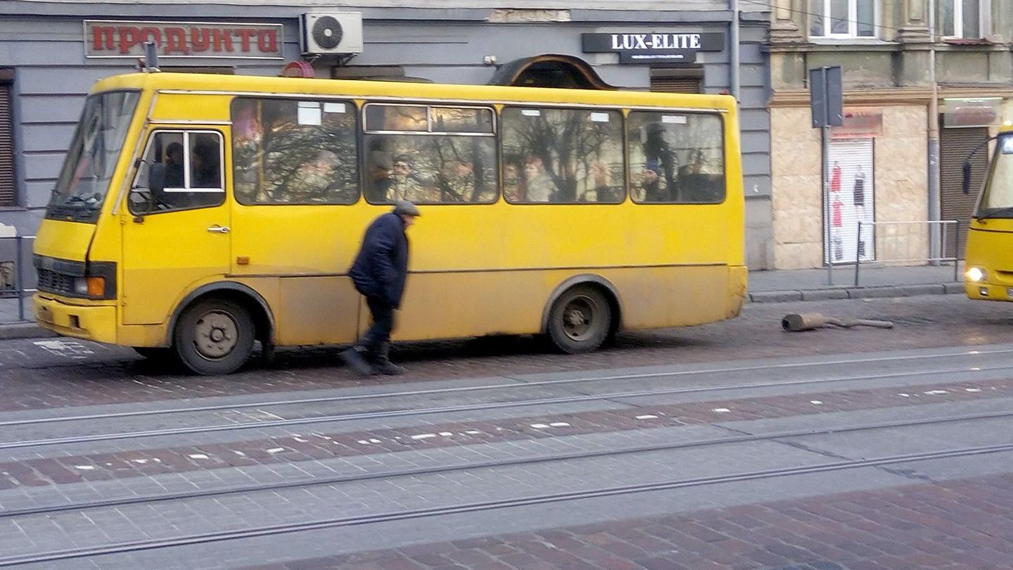 У мережі іронічно показали, чому у Львові проїзд має коштувати 100 гривень У мережі іронічно показали, чому у Львові проїзд має коштувати 100 гривень