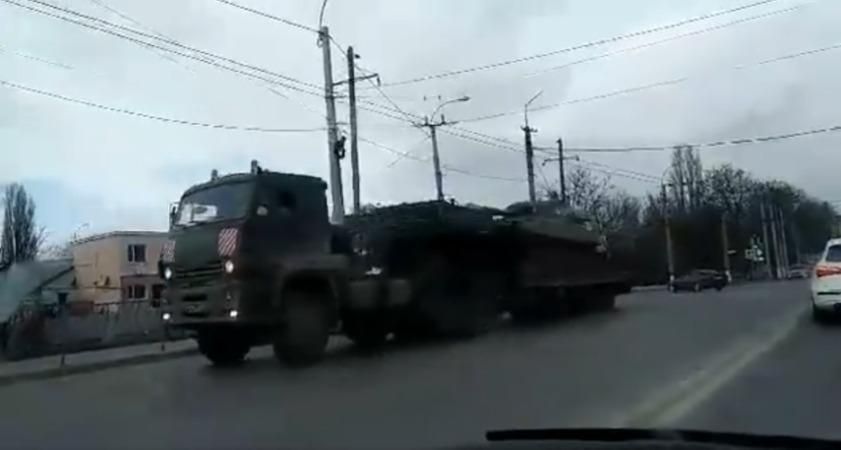 Військова техніка на вулицях Сімферополя: опубліковане відео