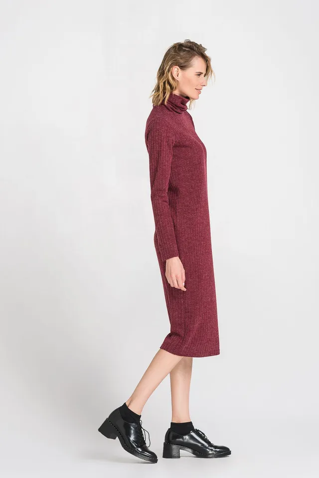 Тепла сукня стане прекрасним доповненням зимового гардеробу Тепла сукня стане прекрасним доповненням зимового гардеробу