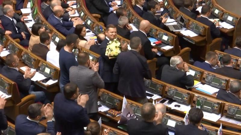 Підтримка національного корупціонера, – кому насправді вигідний піарно-патріотичний закон "Купуй українське" Підтримка національного корупціонера, – кому насправді вигідний піарно-патріотичний закон "Купуй українське"