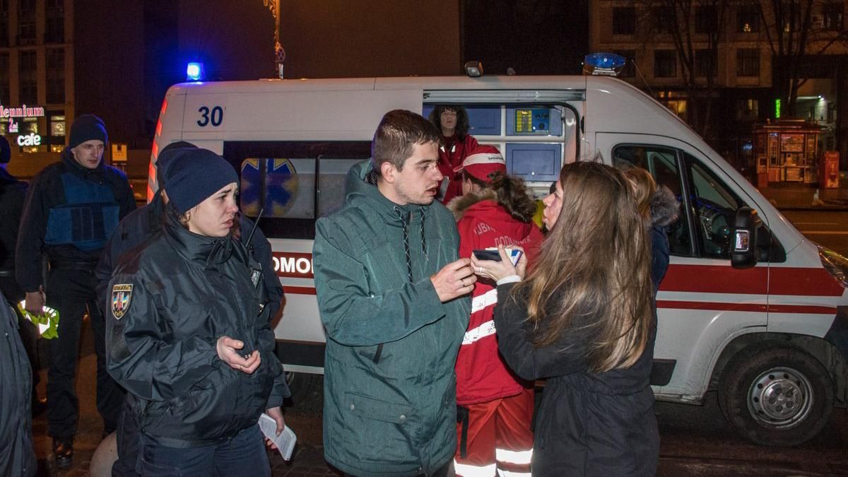 Травмы лица и боль: в центре Киева работники пиццерии побили посетителей